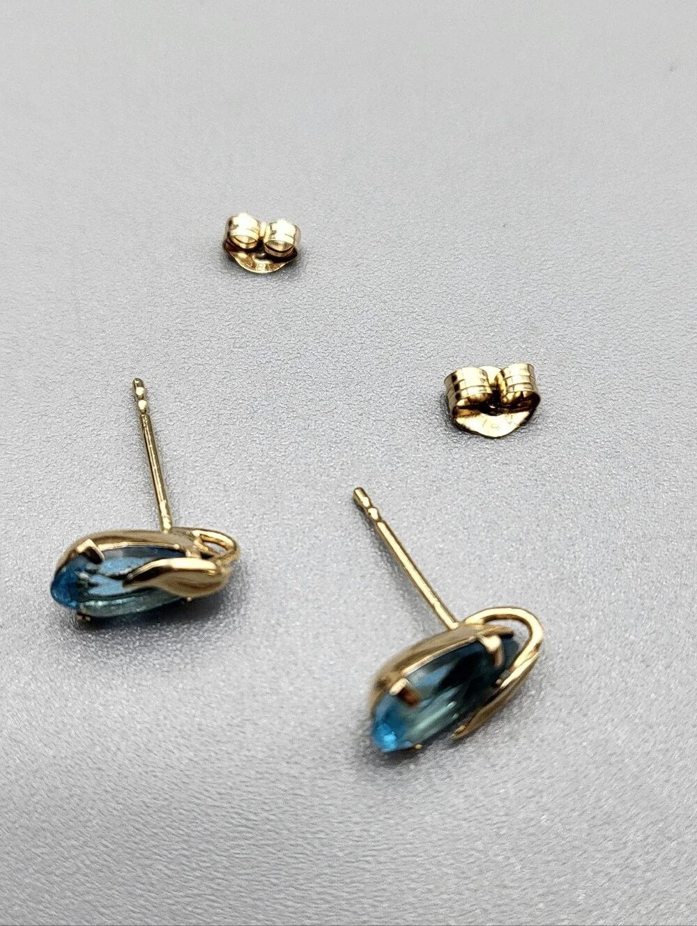 14k Gold Topaz Teardrop/ Pear w Leaf Stud Estate Mid-Century Vintage Swiss Blue